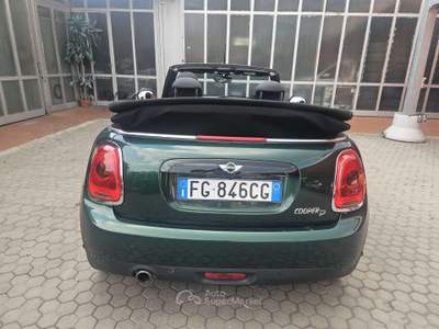 MINI Cooper Mini IV F57 2016 Cabrio 1.5 Hype Verde usata Milano