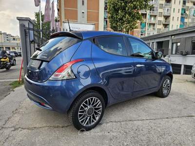 Lancia Ypsilon 1.0 FireFly 70cv Hybrid Blu/Azzurro usata Torino
