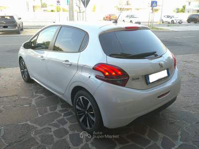 Peugeot 208 5p 1.2 puretech Signature Bianco usata Formigine
