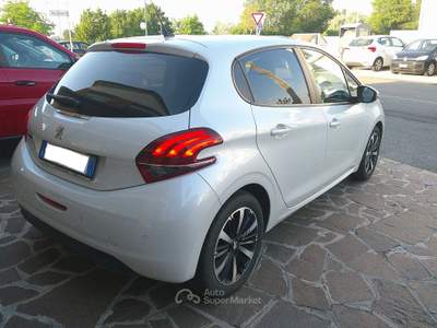 Peugeot 208 5p 1.2 puretech Signature Bianco usata Formigine