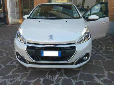 Peugeot 208 5p 1.2 puretech Signature Bianco usata Formigine