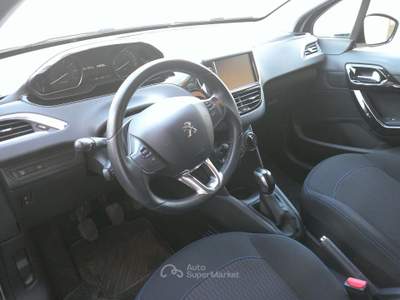 Peugeot 208 5p 1.2 puretech Signature Bianco usata Formigine