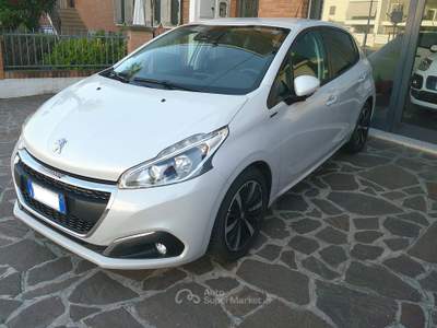 Peugeot 208 5p 1.2 puretech Signature Bianco usata Formigine