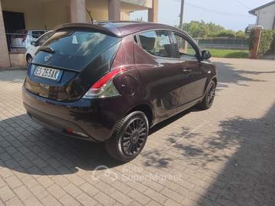 Lancia Ypsilon 5 porte GPL Ecochic Gold Lilla usata Nonantola