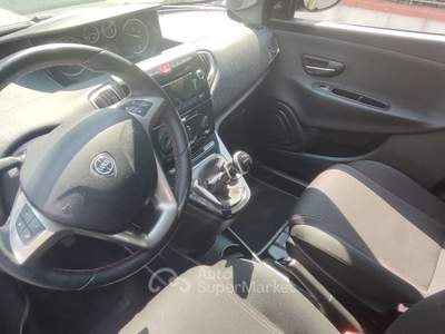 Lancia Ypsilon 5 porte GPL Ecochic Gold Lilla usata Nonantola