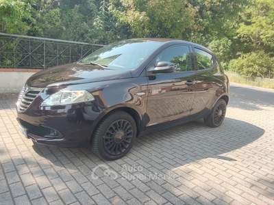 Lancia Ypsilon 5 porte GPL Ecochic Gold Lilla usata Nonantola