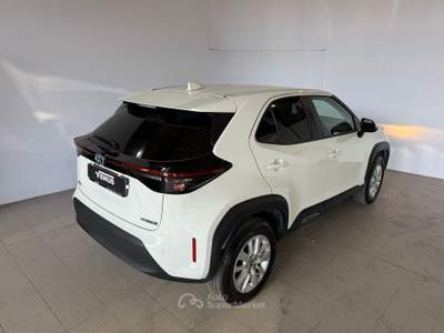 Toyota Yaris Cross Yaris Cross 1.5h Business fwd 116cv e-cvt Bianco usata Monza