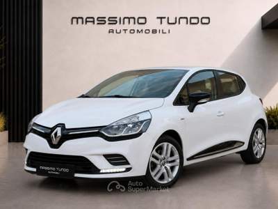 Renault Clio 1.2 75 CV 5p. Intens Bianco usata Casarano