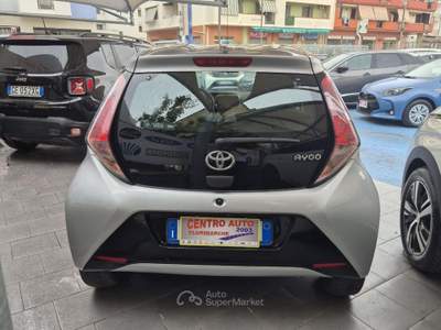 Toyota Aygo 1.0 VVT-i 69 CV 5p. x-play TSS Grigio usata Villaricca