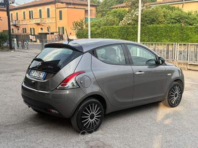 Lancia Ypsilon Ypsilon 1.0 FireFly 5p.S&S Hyb. Platino Grigio usata San Giorgio di Piano