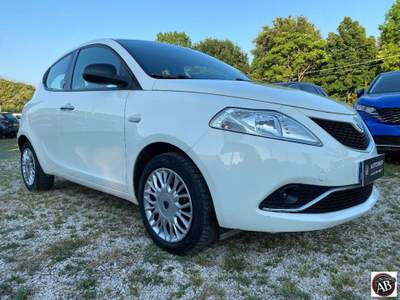 Lancia Ypsilon  1.3 MJT 95 CV 5p. S&S Gold Bianco usata Latina
