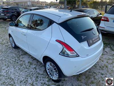 Lancia Ypsilon  1.3 MJT 95 CV 5p. S&S Gold Bianco usata Latina