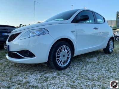 Lancia Ypsilon  1.3 MJT 95 CV 5p. S&S Gold Bianco usata Latina