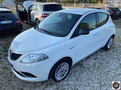 Lancia Ypsilon  1.3 MJT 95 CV 5p. S&S Gold Bianco usata Latina