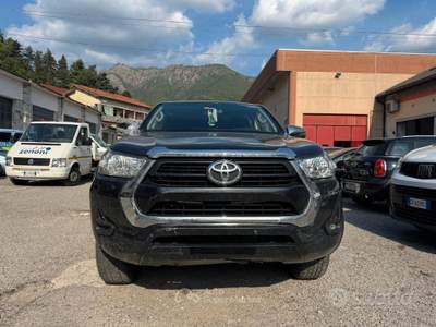 Toyota Land Cruiser Hilux 2.4 D-4D 4WD 4 porte Double Cab Execu usata Omegna