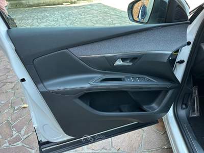Peugeot 5008 S&S EAT6 GT Line 7 POSTI usata Pieve di Cento