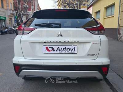 Mitsubishi Eclipse Cross 2.4 phev Instyle s-awc (PROMO) Bianco usata Milano