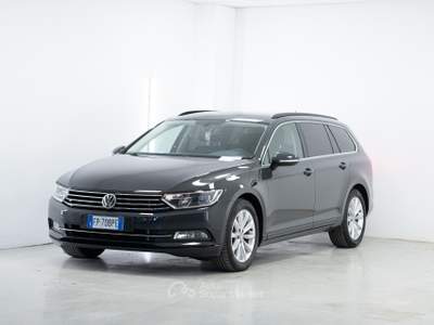 Volkswagen Passat Variant 2.0 TDi Executive 150CV Grigio usata Torino