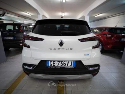 Renault Captur 1.6 E-Tech phev Intens 160cv auto my21 Bianco usata Torino