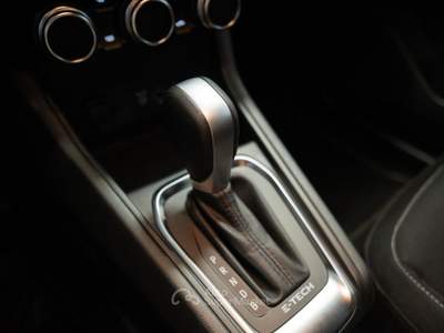 Renault Captur 1.6 E-Tech hybrid Zen 145cv auto Bianco usata Torino