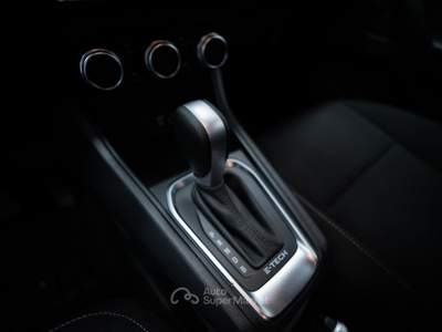 Renault Captur 1.6 E-Tech hybrid Zen 145cv auto Bianco usata Torino