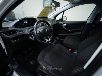 Peugeot 208 5p 1.2 puretech Allure gpl 82cv Bianco usata Torino