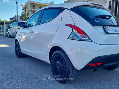 Lancia Ypsilon 5 porte Gold Nero usata San Giuseppe Vesuviano
