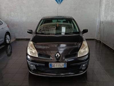 Renault Clio Clio 1.2 16V 5 porte Le Iene Nero usata Cornaredo