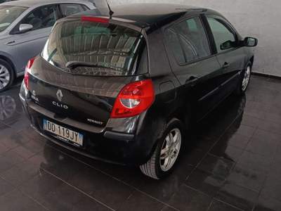 Renault Clio Clio 1.2 16V 5 porte Le Iene Nero usata Cornaredo