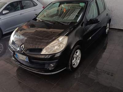 Renault Clio Clio 1.2 16V 5 porte Le Iene Nero usata Cornaredo