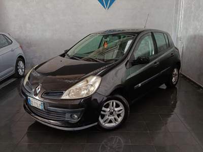Renault Clio Clio 1.2 16V 5 porte Le Iene Nero usata Cornaredo