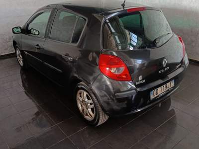 Renault Clio Clio 1.2 16V 5 porte Le Iene Nero usata Cornaredo