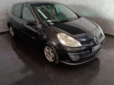 Renault Clio Clio 1.2 16V 5 porte Le Iene Nero usata Cornaredo