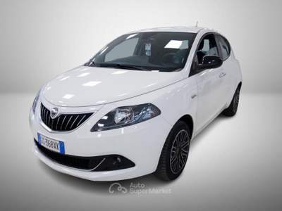 Lancia Ypsilon 1.0 firefly hybrid Gold s&s 70cv Bianco usata Torino Lancia Ypsilon 1.0 firefly hybrid Gold s&s 70cv Bianco usata Torino
