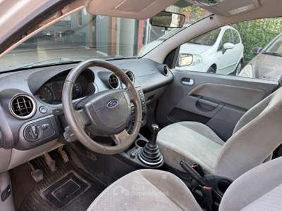Ford Fiesta 5p. Ghia Grigio usata Fontanella