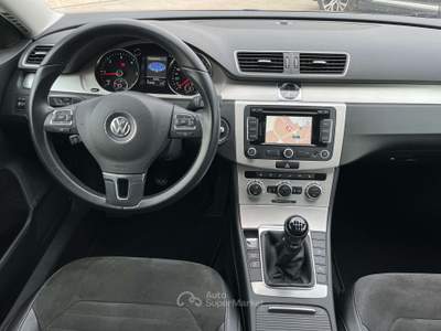 Volkswagen Passat 2.0 tdi Highline PELLE! NAVI! Grigio usata Trevenzuolo