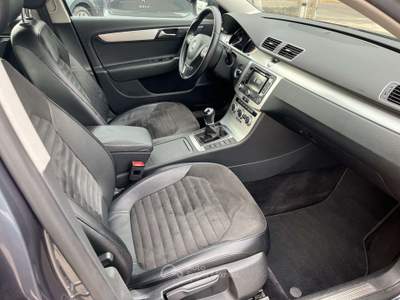 Volkswagen Passat 2.0 tdi Highline PELLE! NAVI! Grigio usata Trevenzuolo