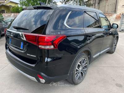 Mitsubishi Outlander 2.2 Instyle 4x4 automatico 7 posti Nero usata Trevenzuolo