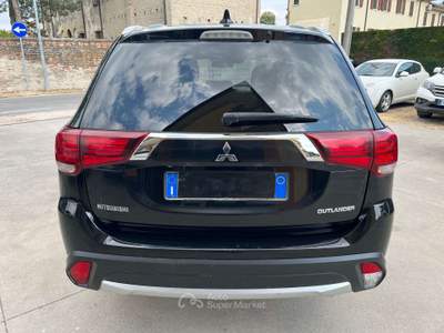 Mitsubishi Outlander 2.2 Instyle 4x4 automatico 7 posti Nero usata Trevenzuolo