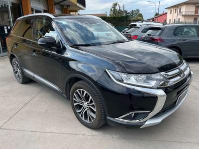 Mitsubishi Outlander 2.2 Instyle 4x4 automatico 7 posti Nero usata Trevenzuolo