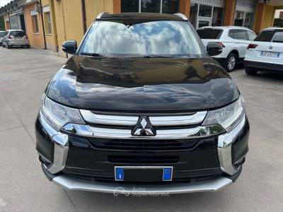 Mitsubishi Outlander 2.2 Instyle 4x4 automatico 7 posti Nero usata Trevenzuolo