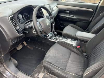 Mitsubishi Outlander 2.2 Instyle 4x4 automatico 7 posti Nero usata Trevenzuolo