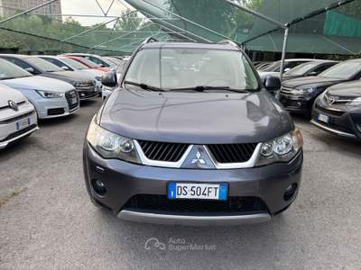 Mitsubishi Outlander 7 posti 4x4 Grigio usata Bologna