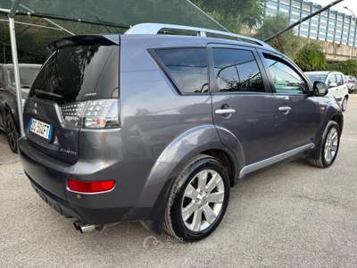 Mitsubishi Outlander 7 posti 4x4 Grigio usata Bologna