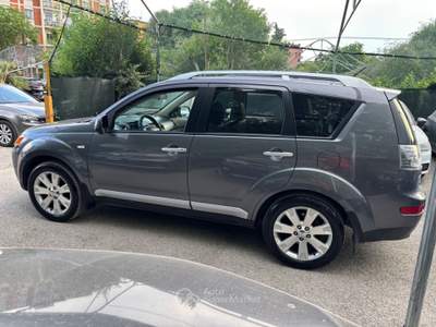 Mitsubishi Outlander 7 posti 4x4 Grigio usata Bologna
