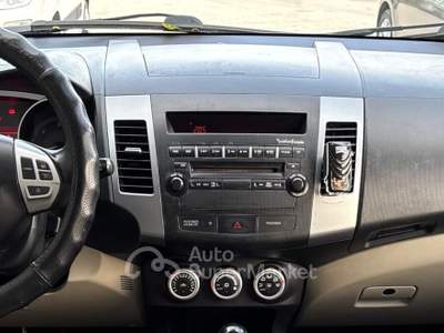 Mitsubishi Outlander 7 posti 4x4 Grigio usata Bologna