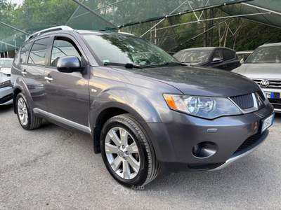 Mitsubishi Outlander 7 posti 4x4 Grigio usata Bologna
