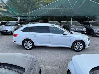 Skoda Superb 2.0 TDI 150CV DSG Wagon Executive Bianco usata Bologna