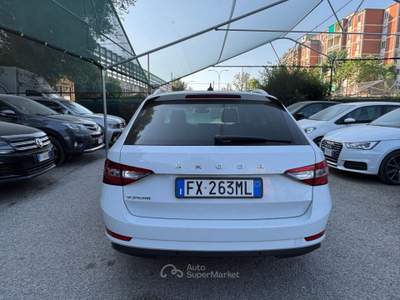 Skoda Superb 2.0 TDI 150CV DSG Wagon Executive Bianco usata Bologna