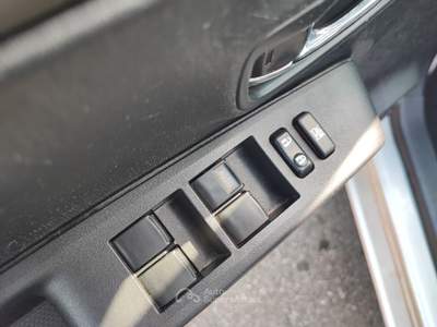 Toyota Yaris 5 porte Lounge Nero usata Torino